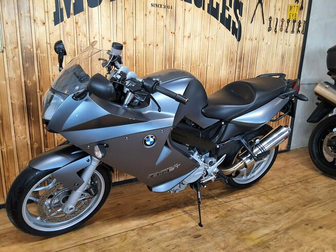 BMW F ## piękny motocykl BMW F 800 ST ## WYGLĄDA Pięknie