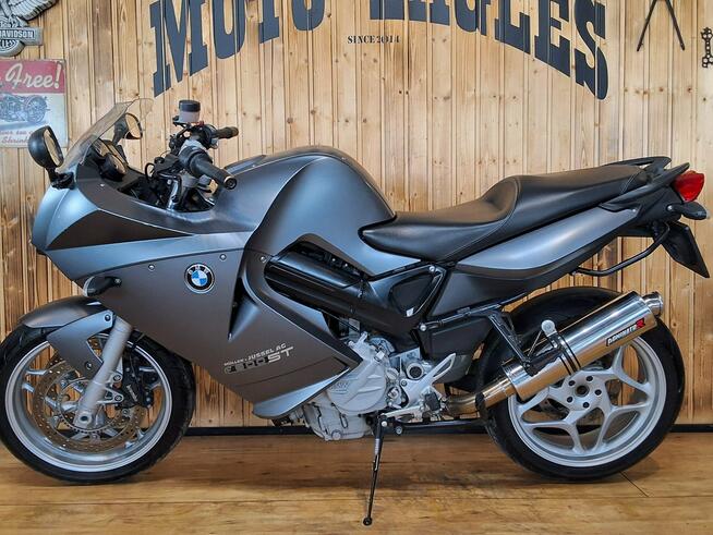 BMW F ## piękny motocykl BMW F 800 ST ## WYGLĄDA Pięknie
