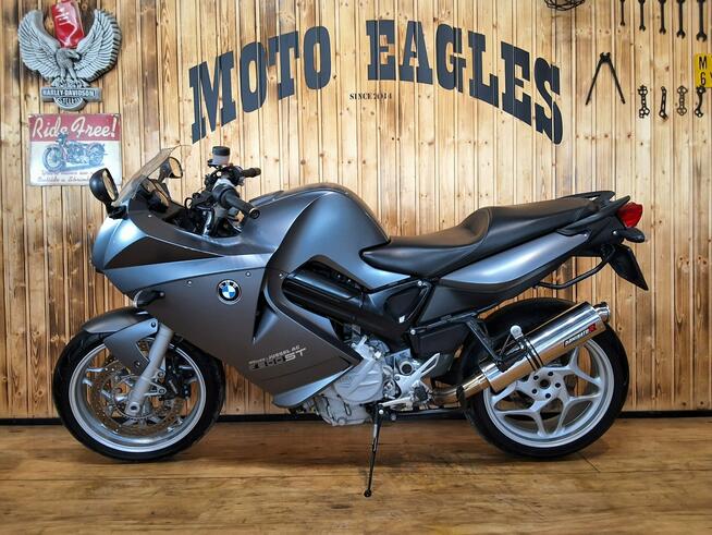 BMW F ## piękny motocykl BMW F 800 ST ## WYGLĄDA Pięknie