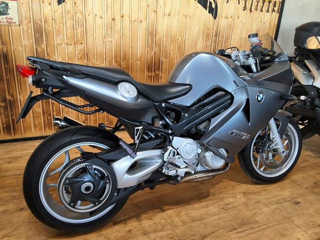 BMW F ## piękny motocykl BMW F 800 ST ## WYGLĄDA Pięknie