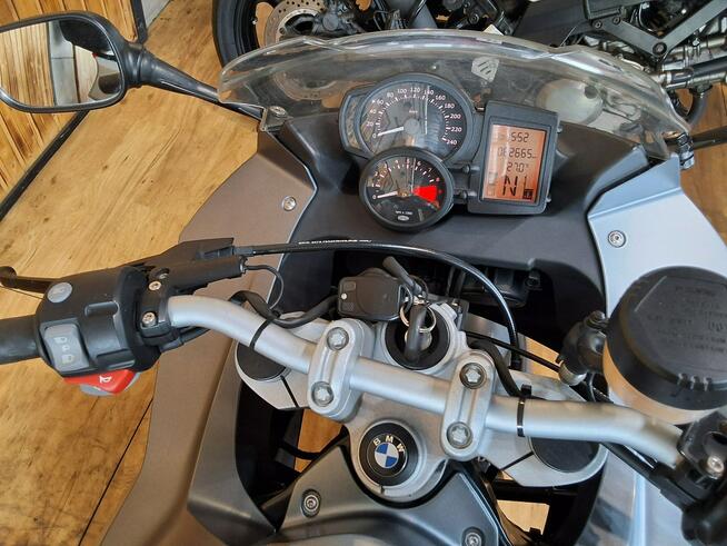 BMW F ## piękny motocykl BMW F 800 ST ## WYGLĄDA Pięknie