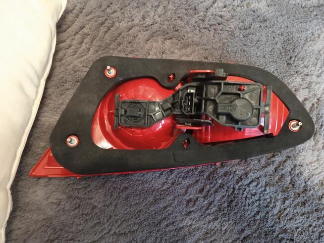 Lampa prawy tył klapa sat leon