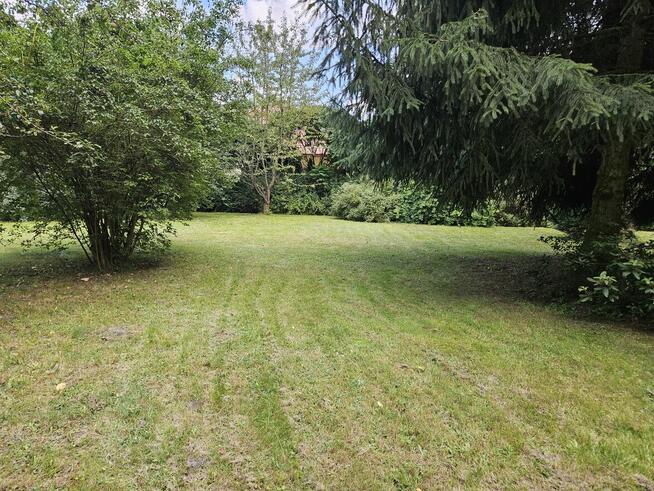 Działka budowlana 1798 m² + domek gospodarczy 37 m²