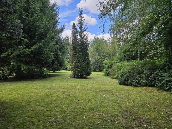 Działka budowlana 1798 m² + domek gospodarczy 37 m²