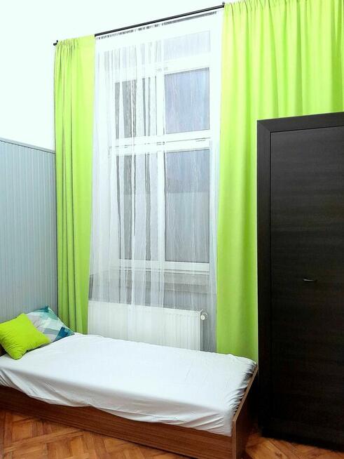 Ładny pokoik jednoosobowy dla dziewczyny. Ul. Niecała 4