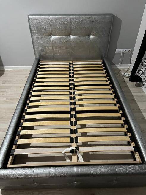 ŁÓŻKO TAPICEROWANE SKÓRZANE Z KRYSZTAŁKAMI