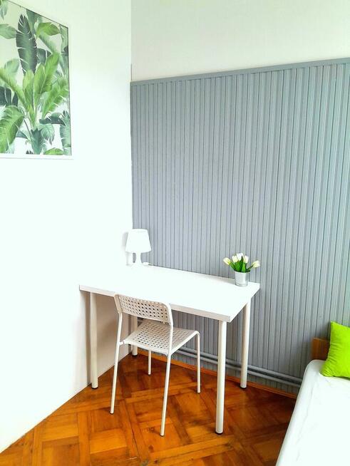 Ładny pokoik jednoosobowy dla dziewczyny. Ul. Niecała 4