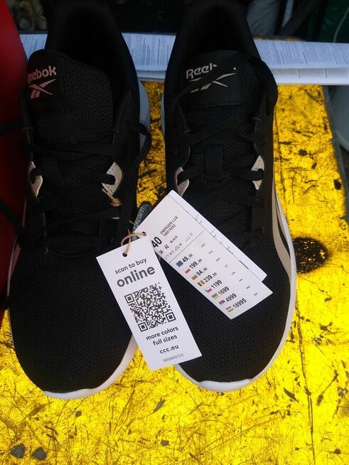Nowe buty sportowe Reebok Energen Lux, czarne, 100 zł.
