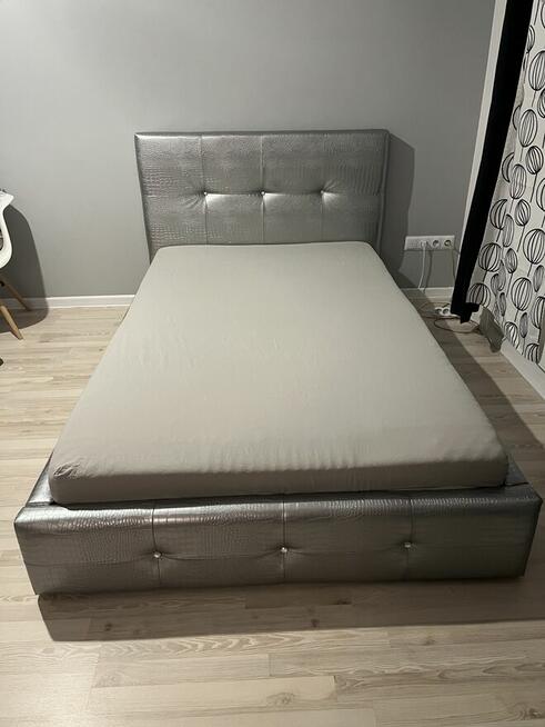 ŁÓŻKO TAPICEROWANE SKÓRZANE Z KRYSZTAŁKAMI