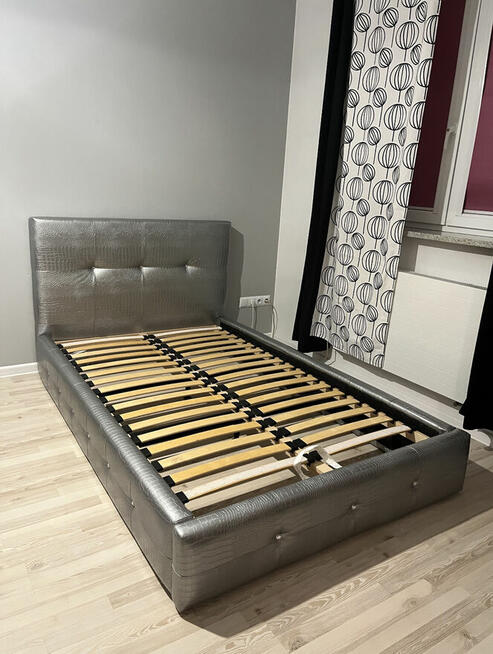 ŁÓŻKO TAPICEROWANE SKÓRZANE Z KRYSZTAŁKAMI