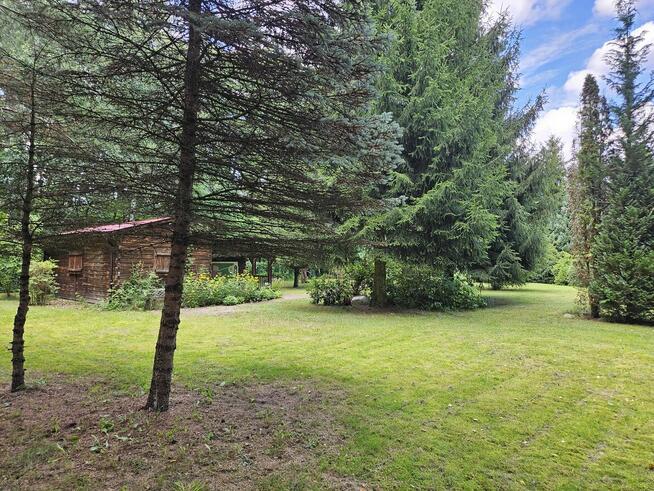 Działka budowlana 1798 m² + domek gospodarczy 37 m²