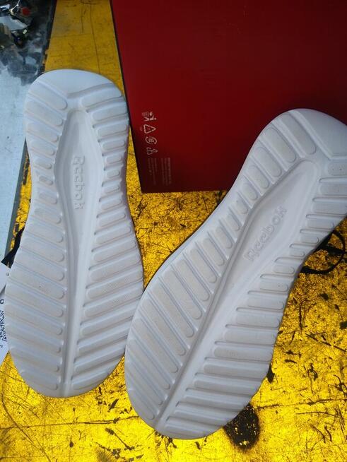 Nowe buty sportowe Reebok Energen Lux, czarne, 100 zł.