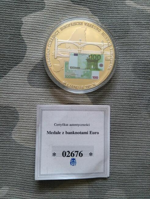 24. Medal okolicznościowy z banknotem 100 euro