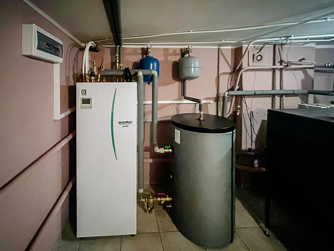 Pompa ciepła Daikin EDLA zasobnik CWU 200l. Montaż