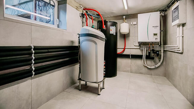 Pompa ciepła LG 4-6 kW split. Szafa hydrauliczna. Montaż