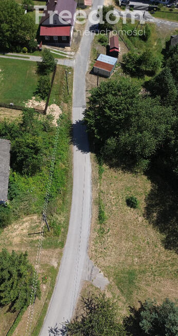 Działka ze starym domem w malowniczej okolicy