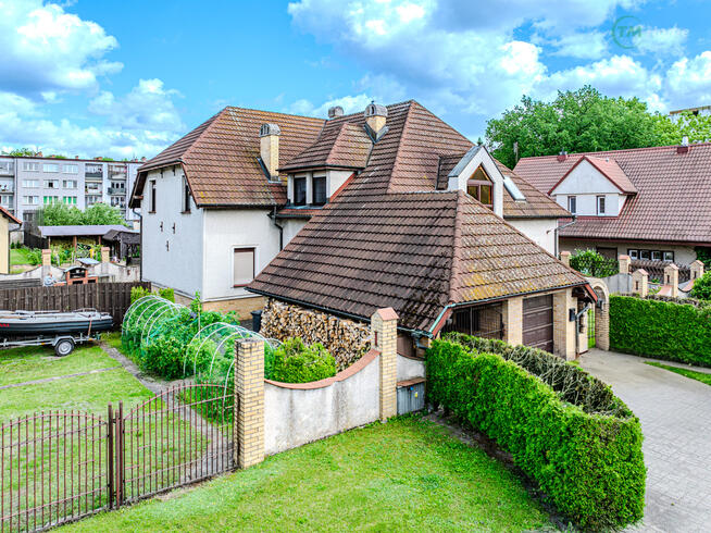 Białogard duży dom plus działka handlowo-usługowa.