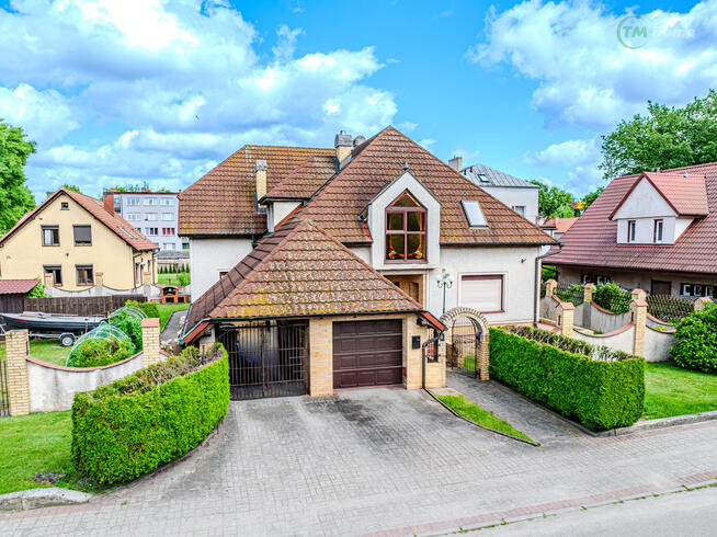 Białogard duży dom plus działka handlowo-usługowa.