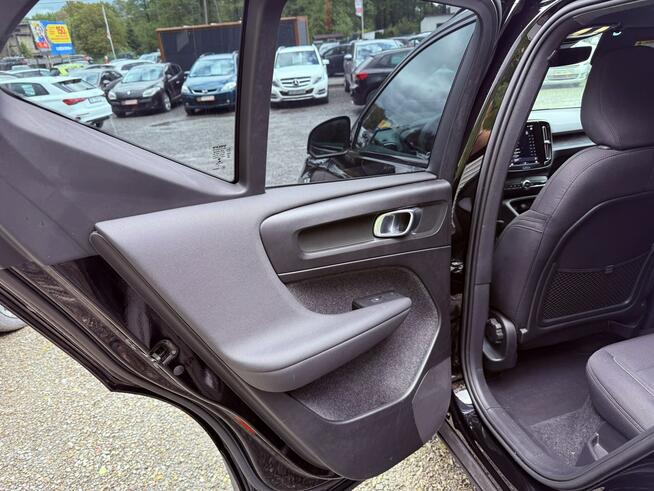 Volvo XC 40 Black-Line. Virtual kokpit. Full led . Zasięg 400Kl.