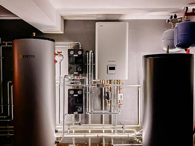 Pompa ciepła Daikin EDLA zasobnik CWU 200l. Montaż