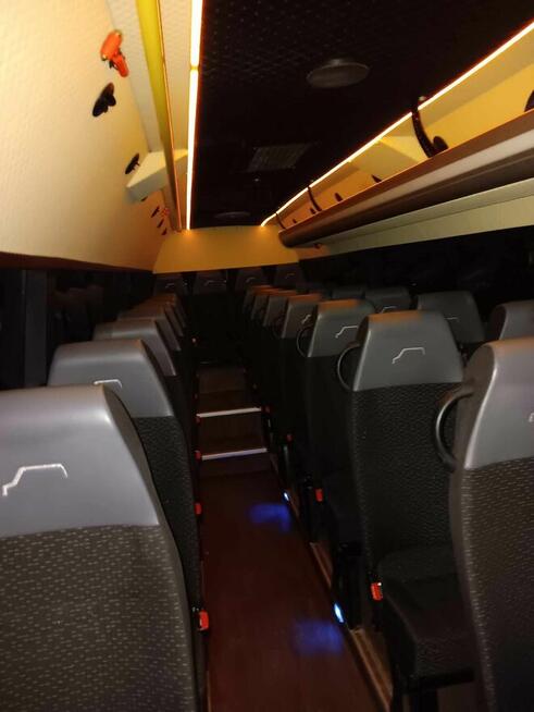 Przewozy pracownicze , szkolne , wycieczki wynajem autobusów