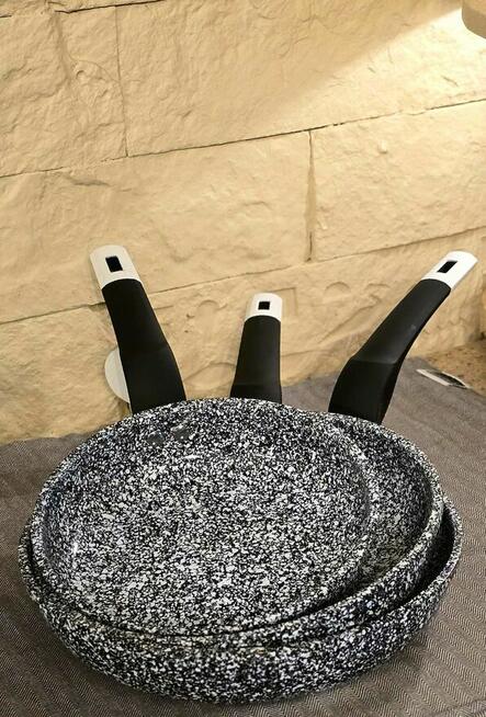 Zestaw trzech patelni