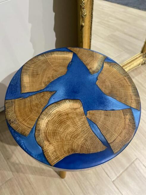 Stolik kawowy z żywicą epoksydową