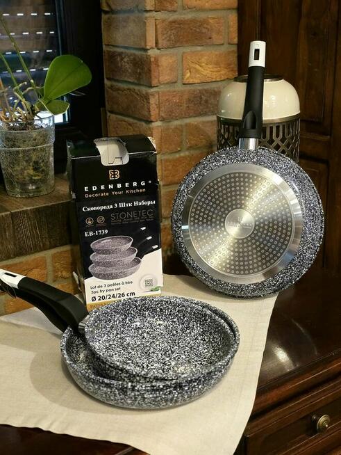 Zestaw trzech patelni