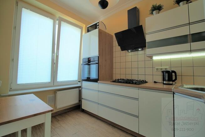 Czyste, ciche i przestronna z osobną kuchnią