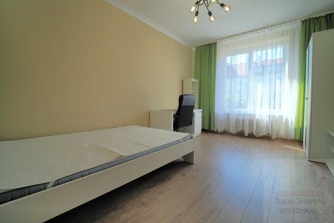 Czyste, ciche i przestronna z osobną kuchnią