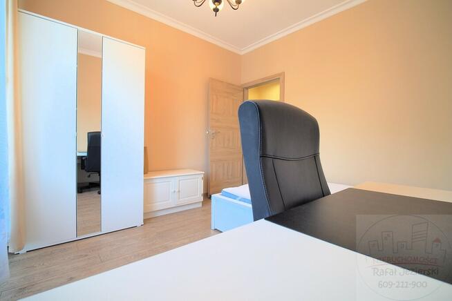 Czyste, ciche i przestronna z osobną kuchnią