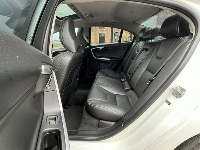 Volvo S60 2,0 T5 DYNASMIC Key less go Skóra Navi Blis Kamera Cofania Alu19