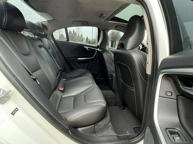 Volvo S60 2,0 T5 DYNASMIC Key less go Skóra Navi Blis Kamera Cofania Alu19