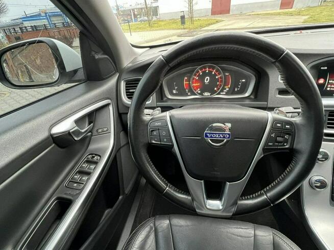 Volvo S60 2,0 T5 DYNASMIC Key less go Skóra Navi Blis Kamera Cofania Alu19