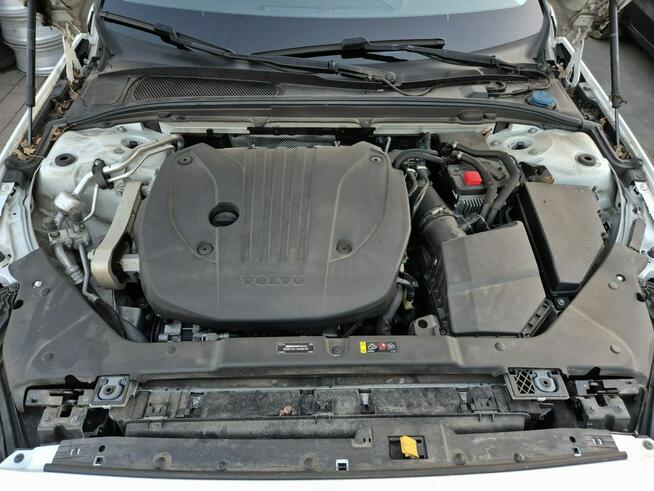 V60 Momentum 2.0 Hybrid 163km ASYSTENT full led NAVI kamera 2021 FV23%