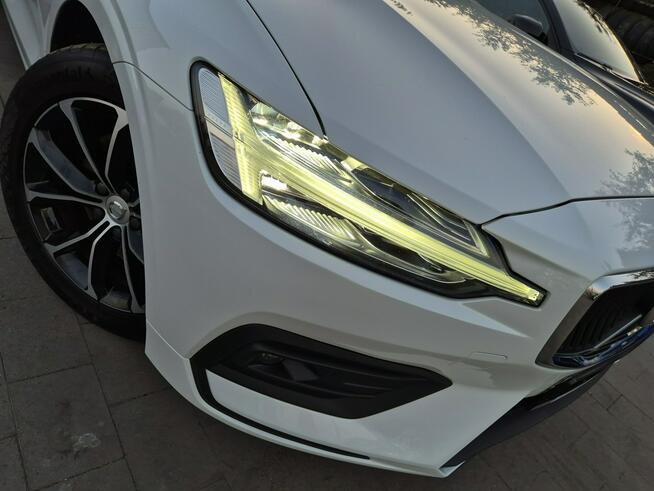 V60 Momentum 2.0 Hybrid 163km ASYSTENT full led NAVI kamera 2021 FV23%