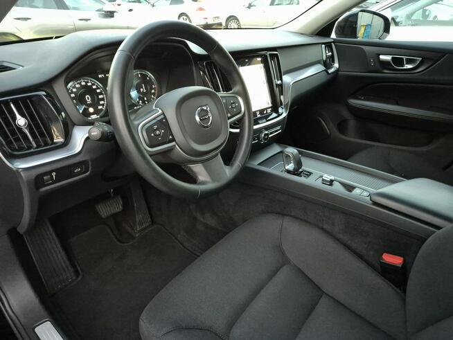 V60 Momentum 2.0 Hybrid 197km ASYSTENT full led NAVI kamera 2022 FV23%