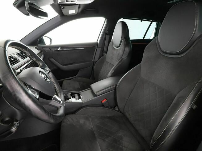 Škoda Superb automat 4x4 acantara bi-xenon PDC ACC grzane fotele navi bluetooth