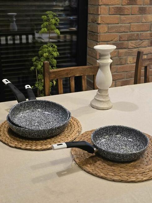 Zestaw trzech patelni