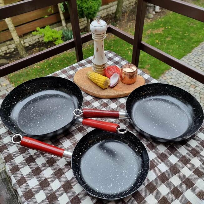 Zestaw trzech patelni