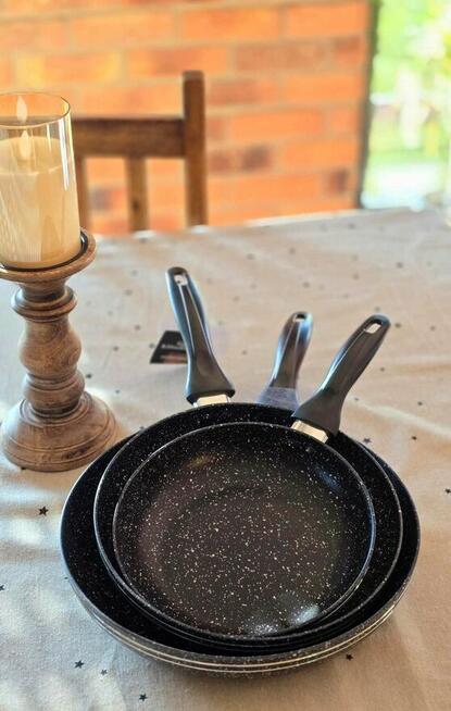 Zestaw trzech patelni