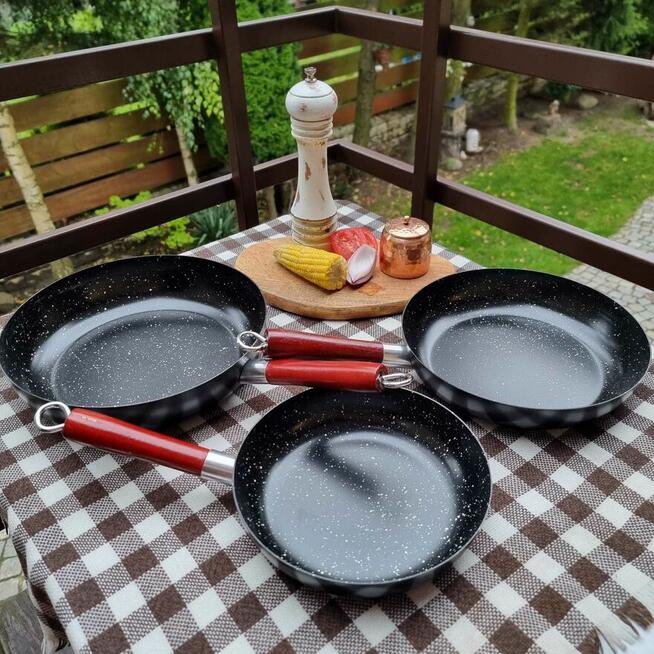 Zestaw trzech patelni