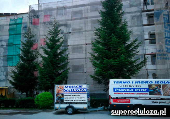 Wdmuchiwanie granulatu celulozy | Naprawa dachu po kunach