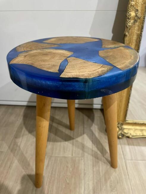 Stolik kawowy z żywicą epoksydową