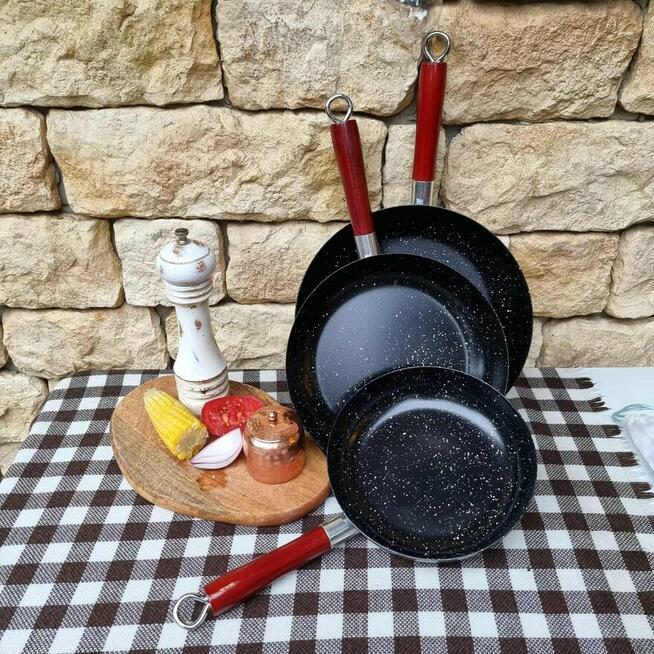 Zestaw trzech patelni