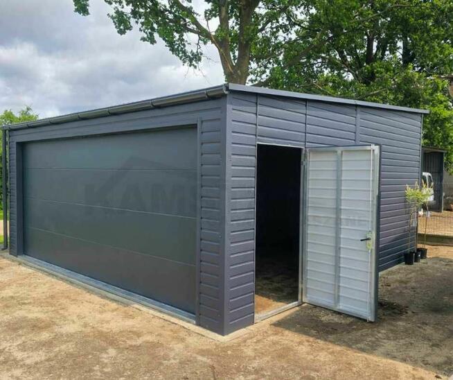 Garaż blaszany 5x6 jednospadowy na przód z bramą segmentową