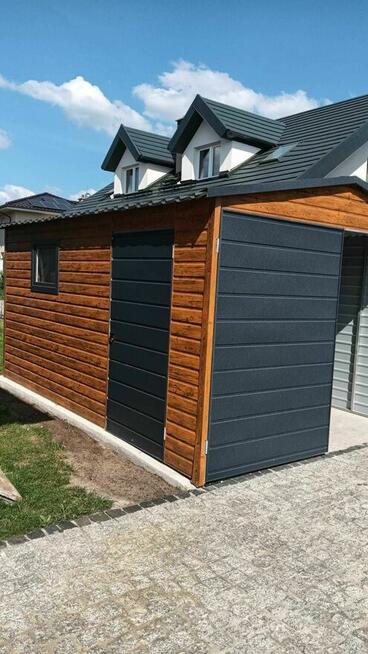 Garaż blaszany 3x5 drewnopodobny z bramą otwieraną na boki