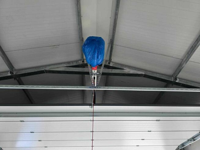 Garaż 4x6 z płyty warstwowej brama segmentowa ocieplany