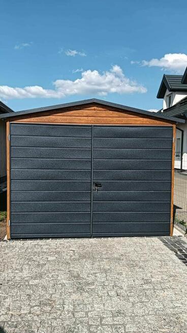 Garaż blaszany 3x5 drewnopodobny z bramą otwieraną na boki