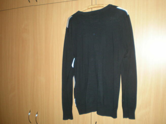 Sprzedam sweter męski rozmiar M, używany, stan dobry.